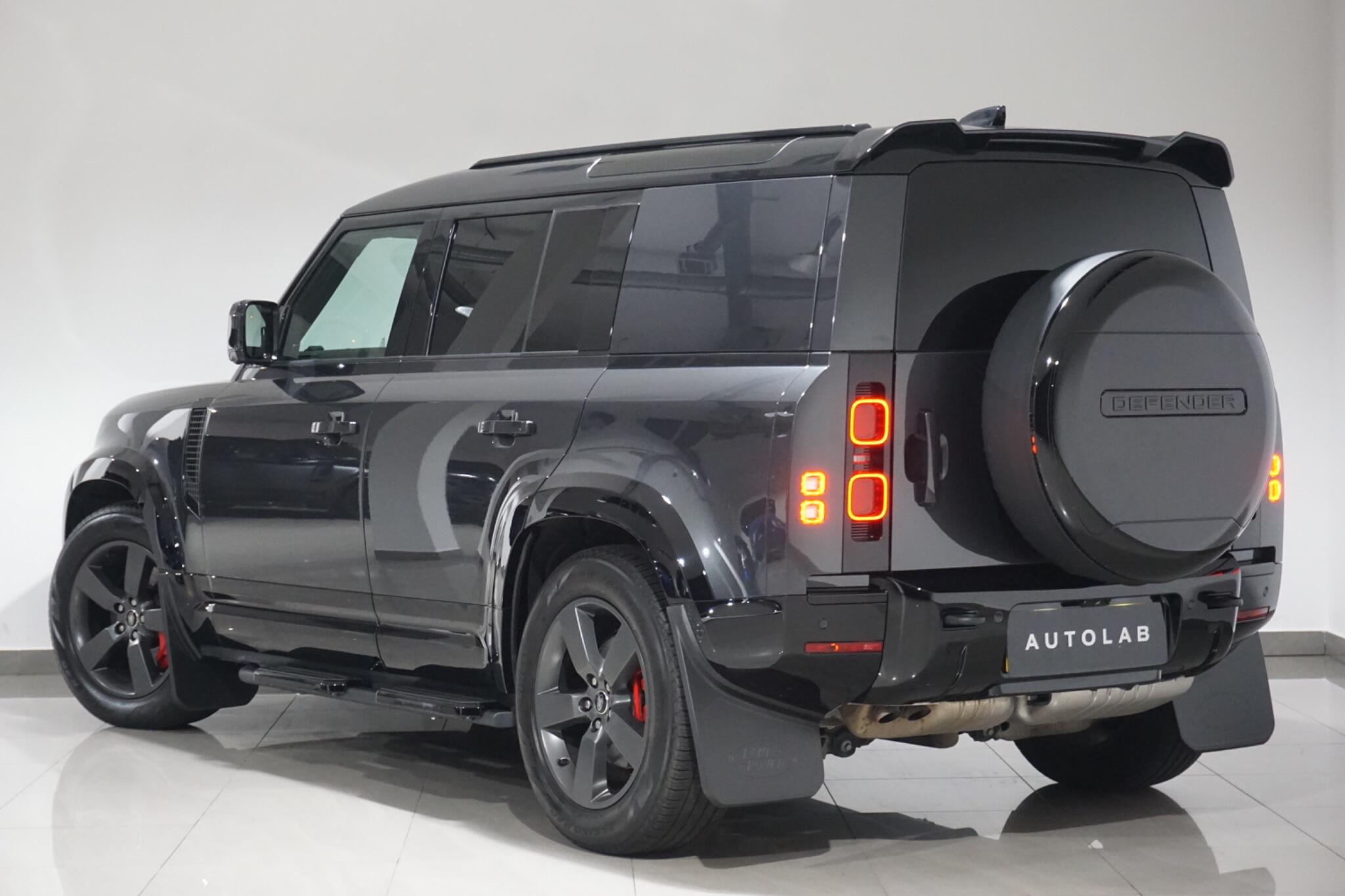 Land Rover Defender 110 3.0 D300 MHEV X-Dynamic HSE Hard Top SUV Auto 4WD MWB Euro 6 (s/s) 5dr